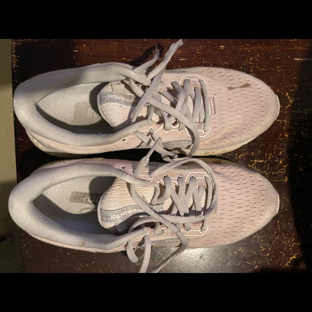 Size 8.5 Brooks Glycerin 18 Snakeskin Pink